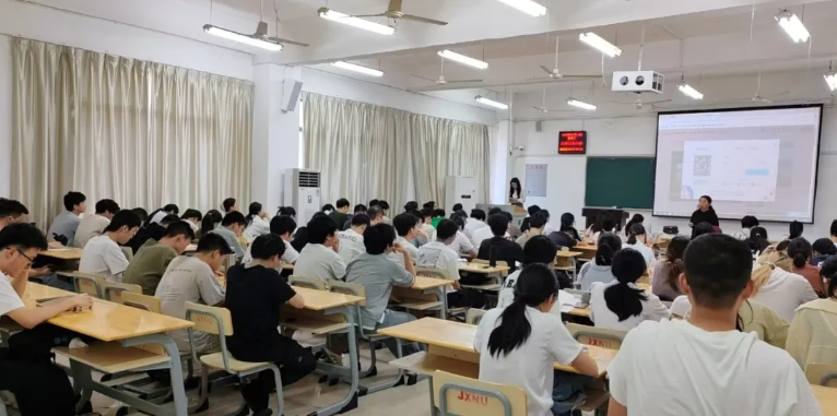 领航航空走进江西师范大学：低空经 现场