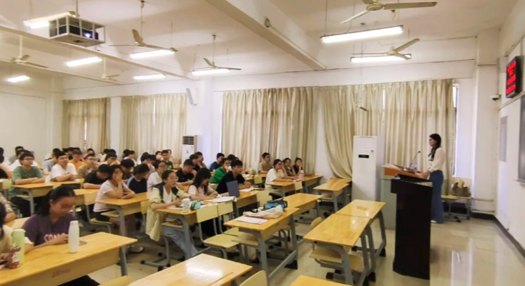 领航航空走进江西师范大学：低空经 现场