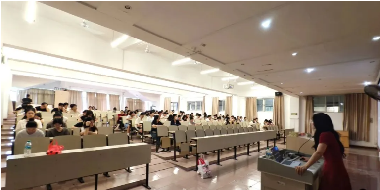 领航航空走进东华理工大学：低空经 现场