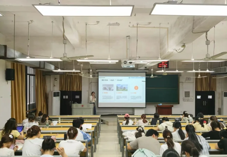 领航航空走进江西师范大学：云上新 现场